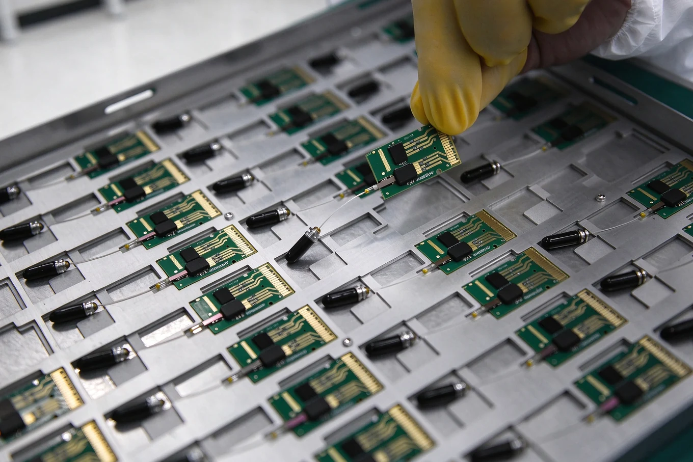 Optoelectronic device assembly